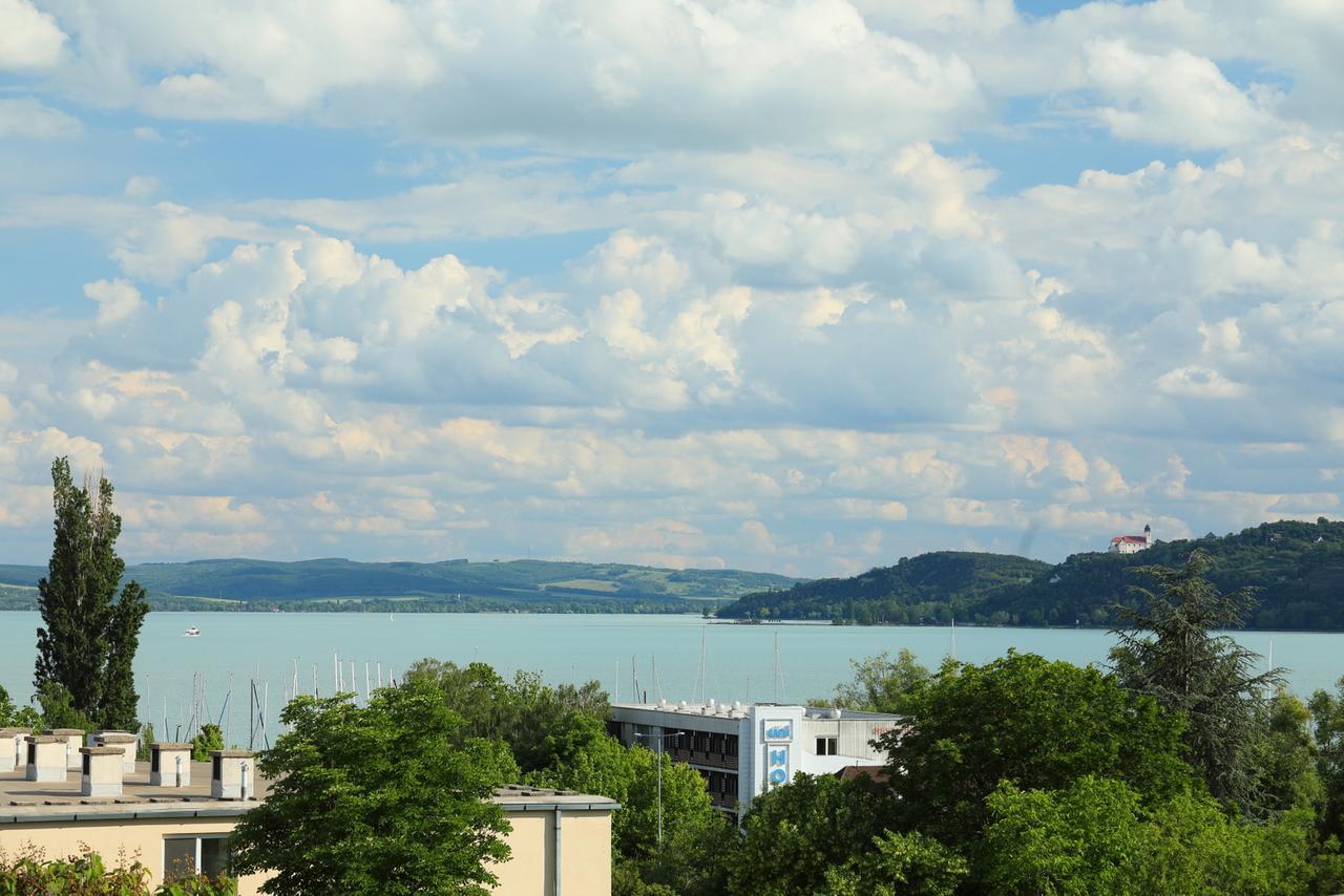 Balkon Apartmanhaz Panzio Bed & Breakfast Balatonfured Exterior photo